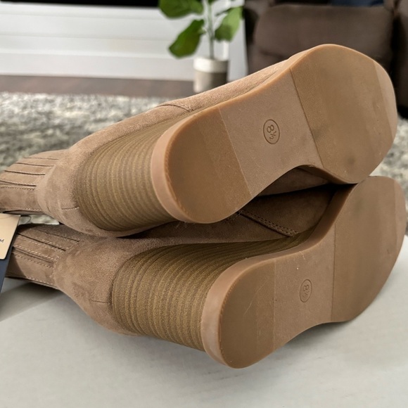 Universal Thread Wedge Heel Zip Ankle Boot Size 8.5 Faux Tan Suede Memory Foam - Picture 7 of 7